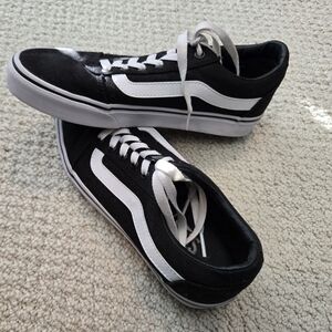 Vans Women's Black and White Sneakers, Size 8